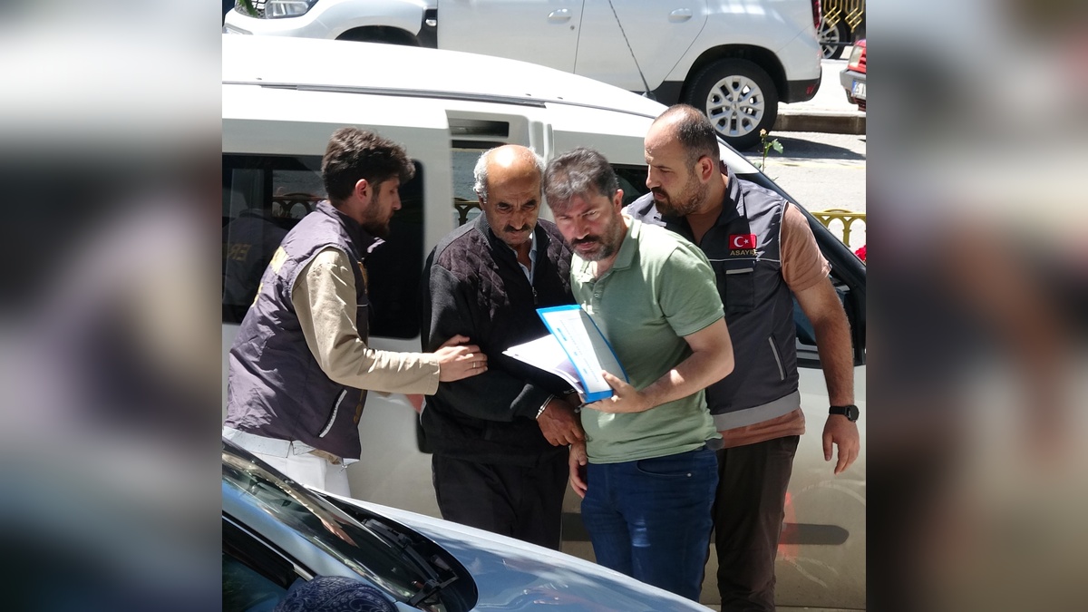 Erzurum'da eşini bıçaklayan Mehmet D. adliyeye sevk edildi