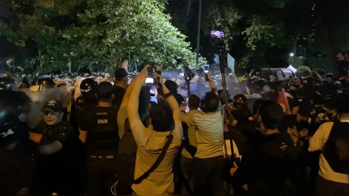 Saraçhane'de mitingde taşkınlık: 42 gözaltı