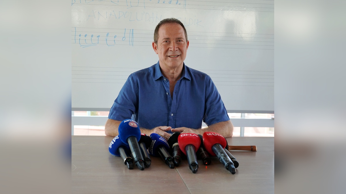 Sümer Ezgü: Müzik yozlaşırsa toplum çöker