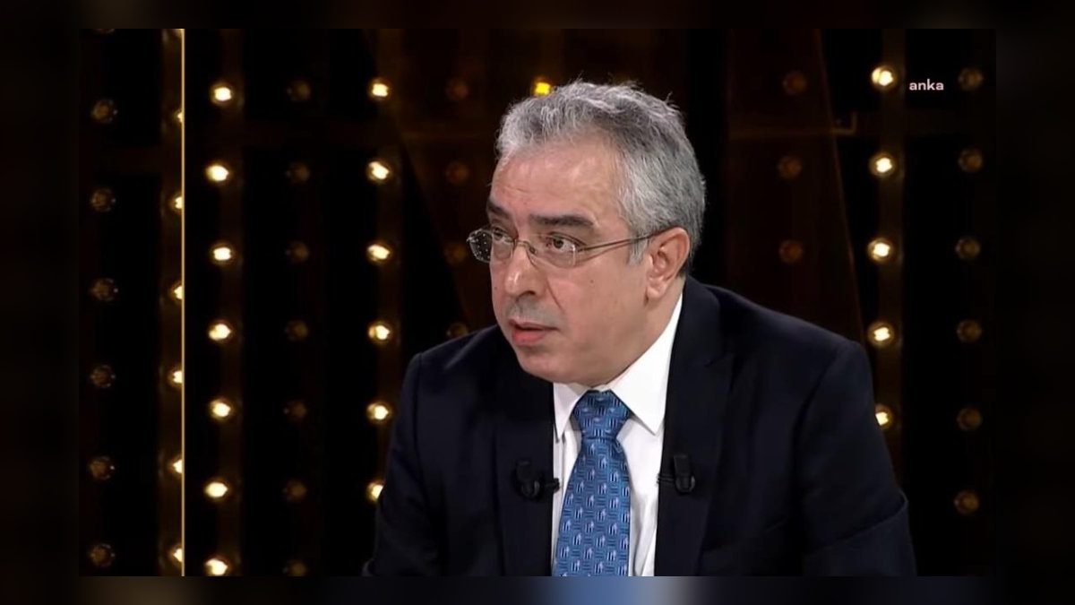 Uçum: Erdoğan'ın adaylığı için yeni anayasaya gerek yok