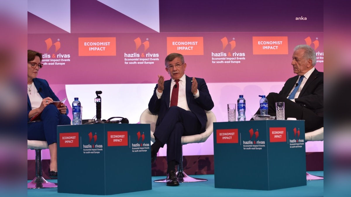 Davutoğlu Atina'da: Gazze insani bir sorundur