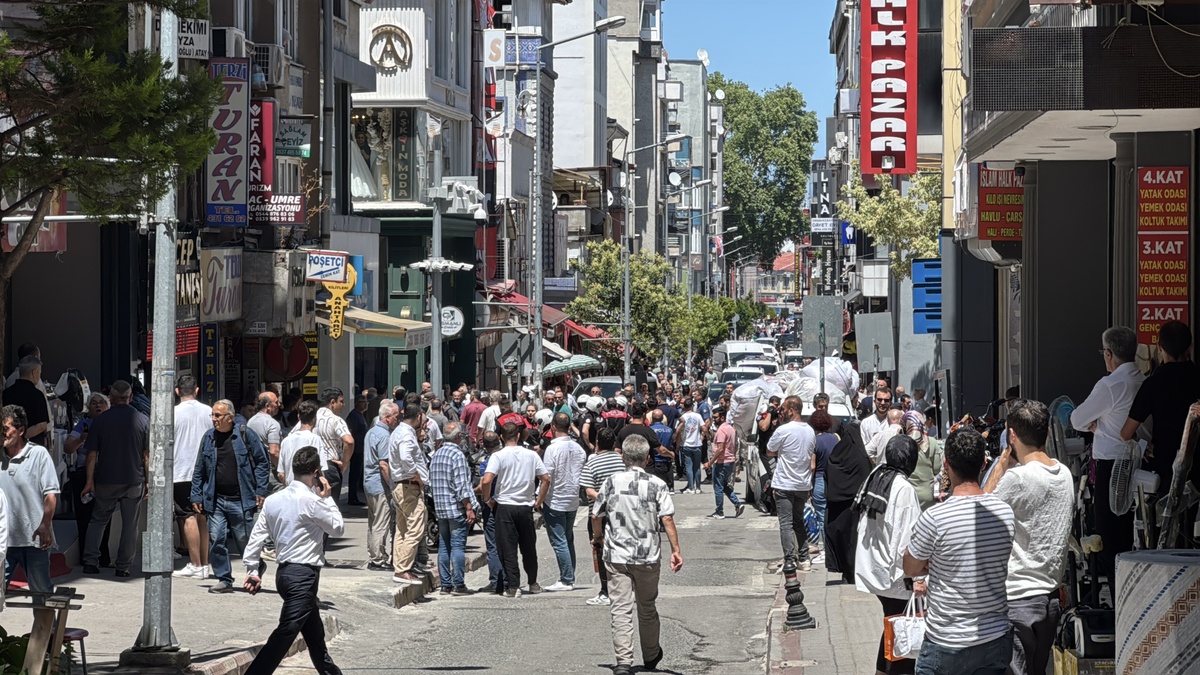 Samsun'da park kavgası: Kadın polise tekme atıldı