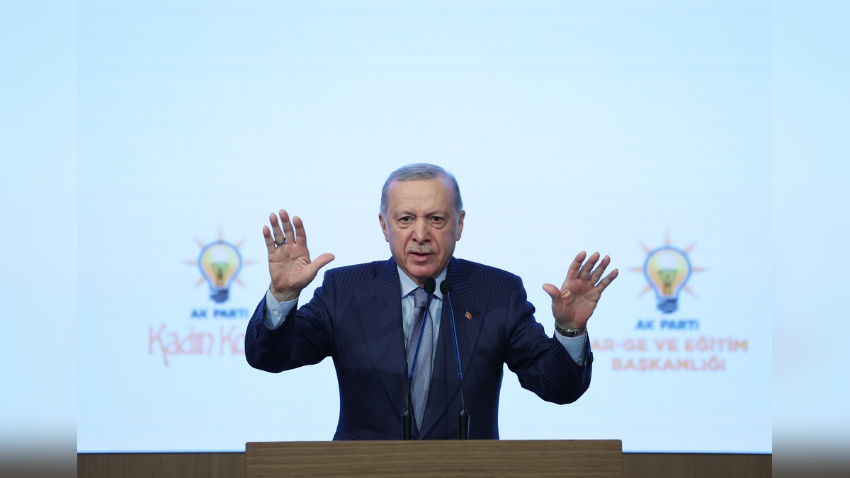 Erdoğan'dan CHP'ye sert eleştiriler: 'Milletten kopuk marjinallerin oyuncağı haline geldi'