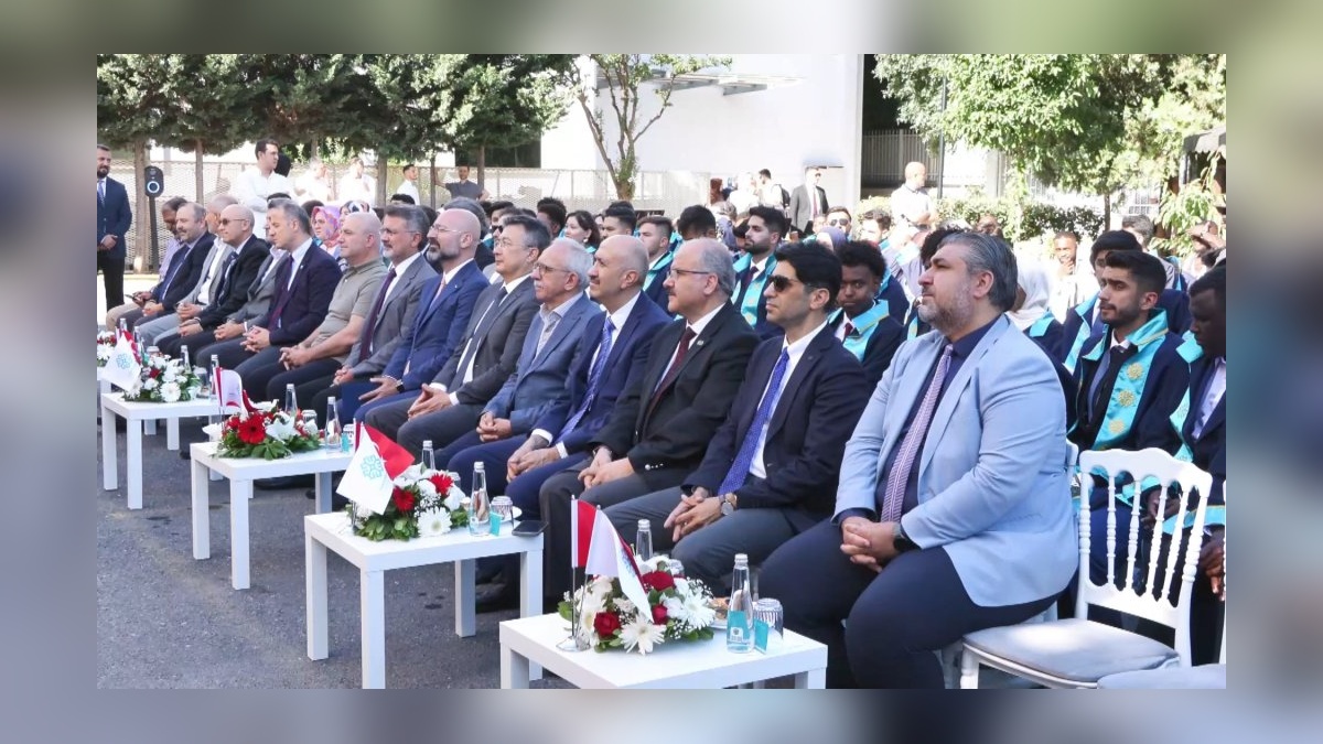 Maarif Vakfı'ndan 101 yabancı öğrenciye mezuniyet töreni