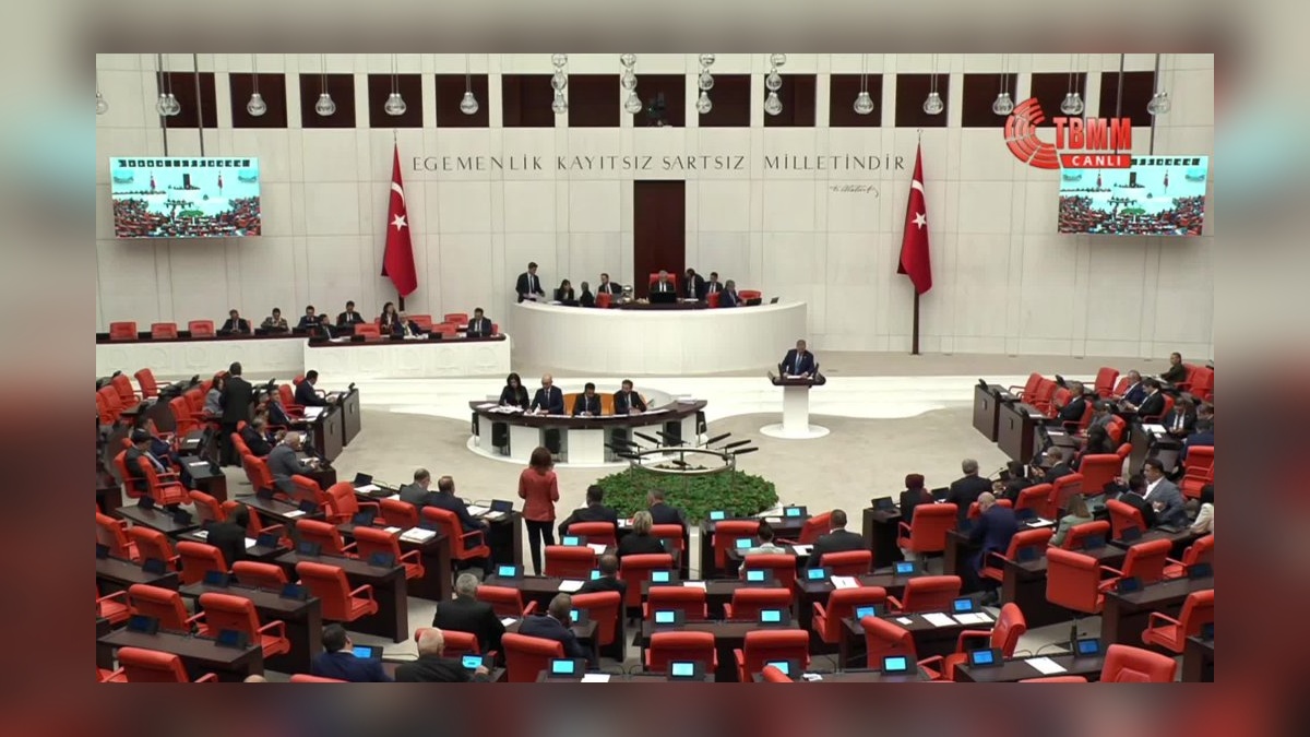 Özdağ: Akademisyenler yoksulluk sınırının altında yaşıyor