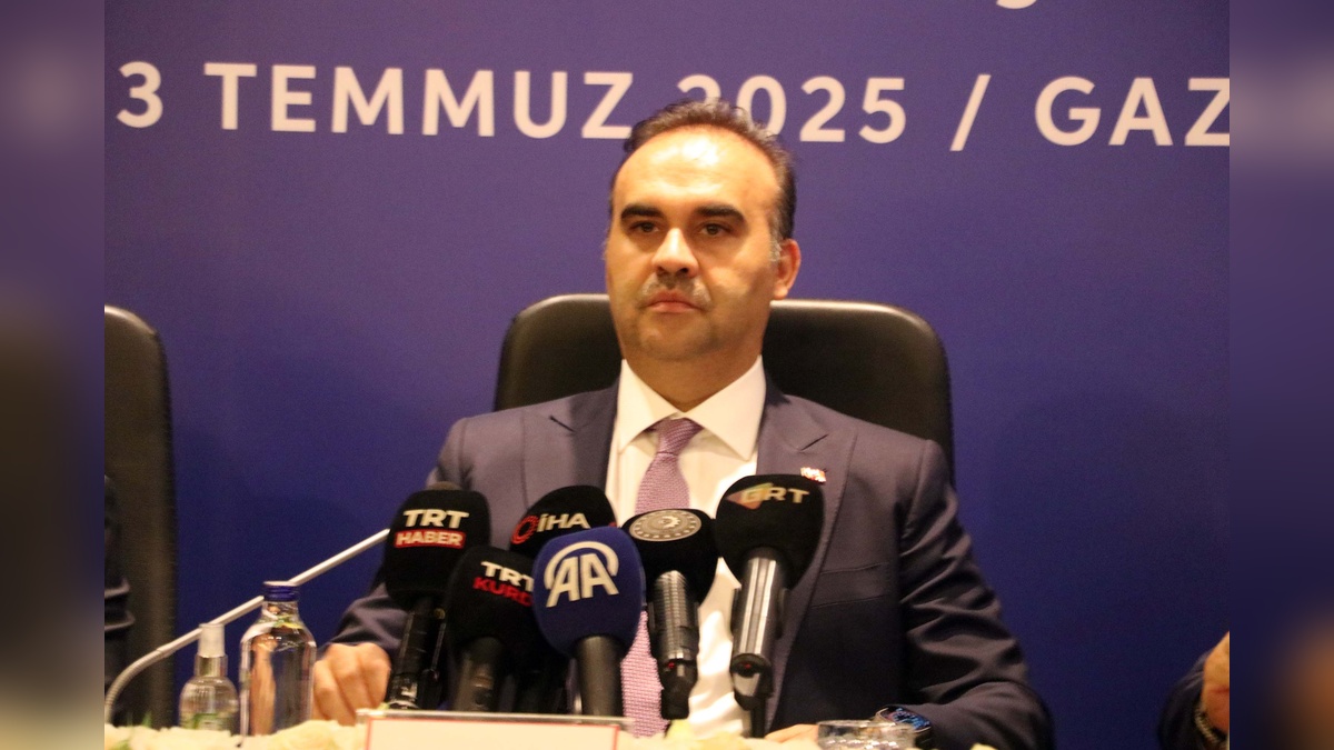 Kacır, Gaziantep'te iş insanlarıyla buluştu: 2030'da 350 bin hektar planlı sanayi alanı hedefleniyor