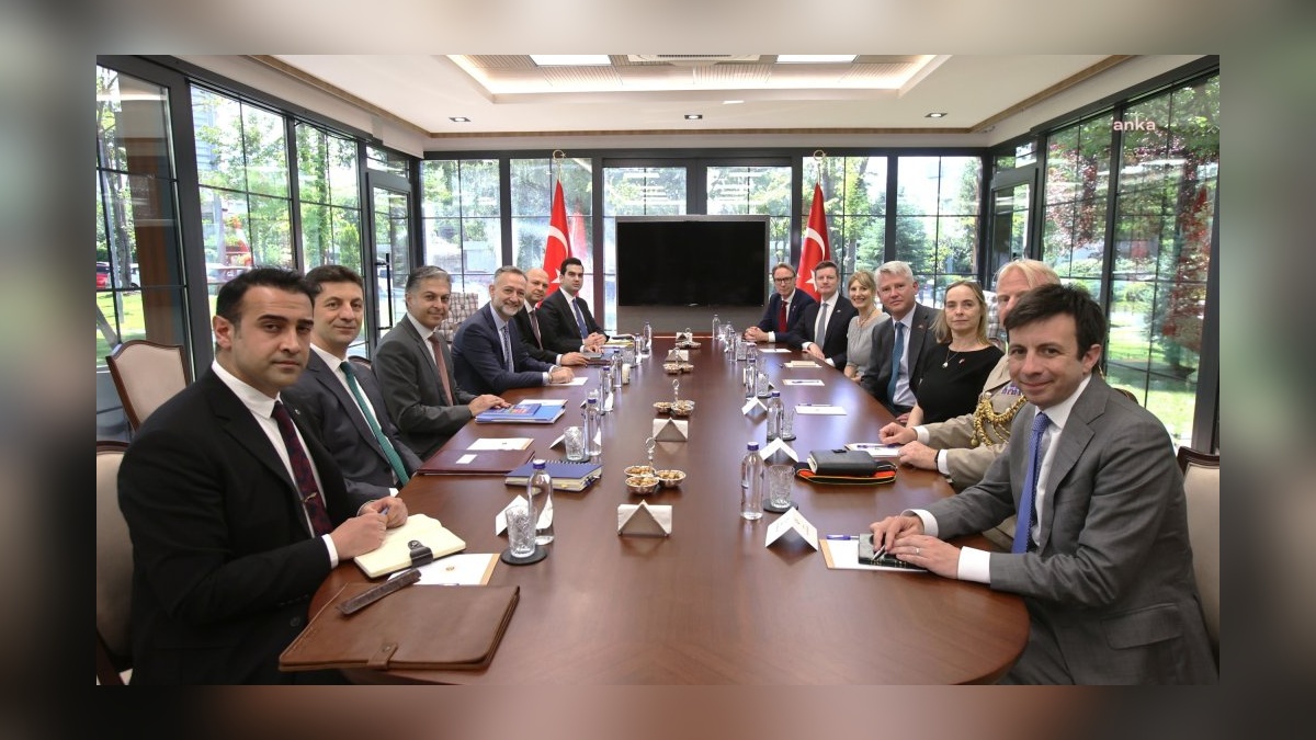 Gümrükçü, İngiltere heyetiyle savunma sanayii işbirliğini görüştü