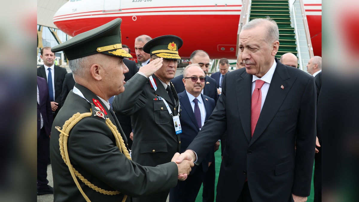 Erdoğan, Azerbaycan'da Ekonomik İşbirliği Teşkilatı Zirvesi için Fuzuli'de