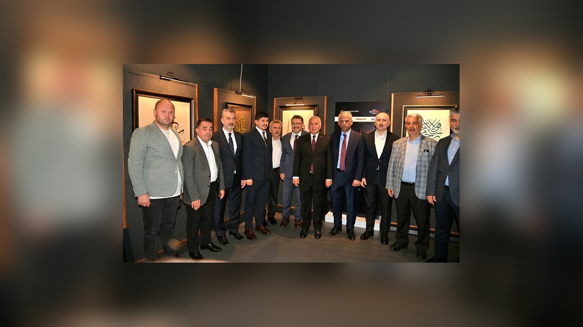 Albayrak Grubu'nun Hat Sanatı Sergisi Trabzon'da