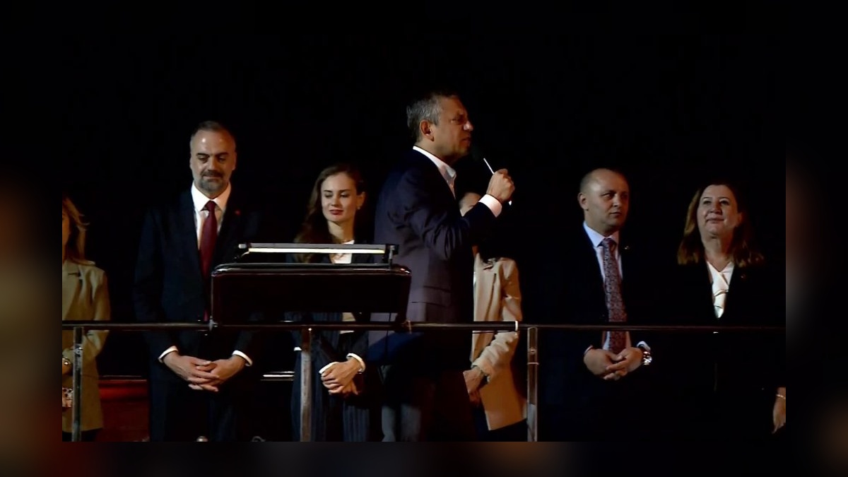Özgür Özel Amasya'da konuştu: 'AK Parti'den kurtulmanın zamanı geldi'