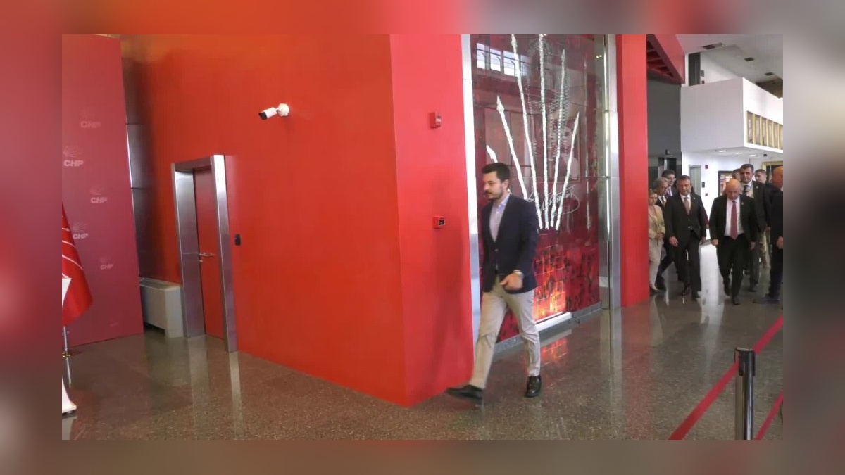Özel'den gözaltı ve tutuklamalara tepki: 'Düşman hukuku, esir düştüler'