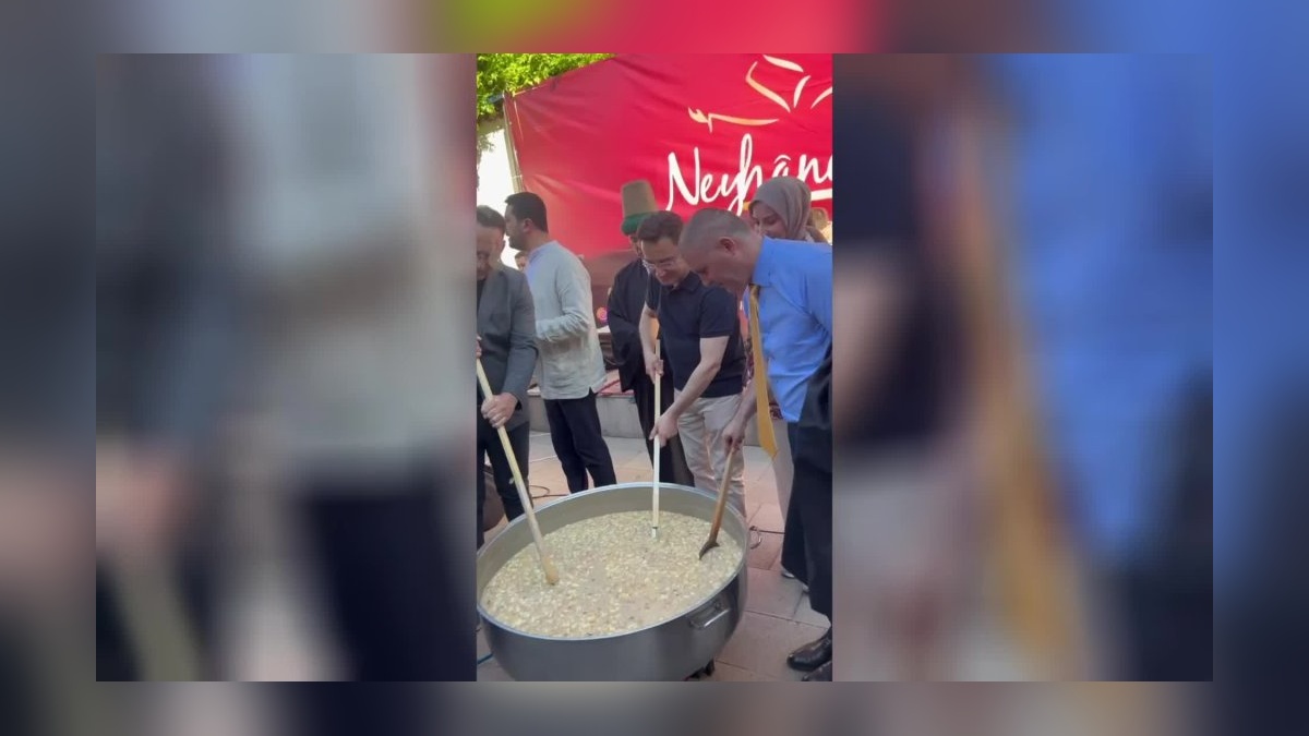 Ali Babacan: Aşure, Türkiye'nin farklılıklarının bir arada yaşamasının lezzetidir