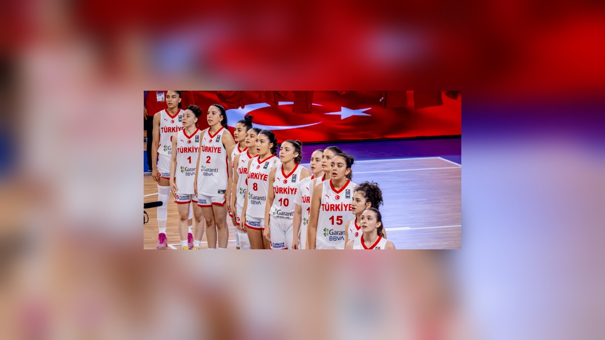 Türkiye, Çekya'ya yenildi: FIBA 18 Yaş Altı Avrupa Basketbol Şampiyonası'nda 77-64'lük mağlubiyet