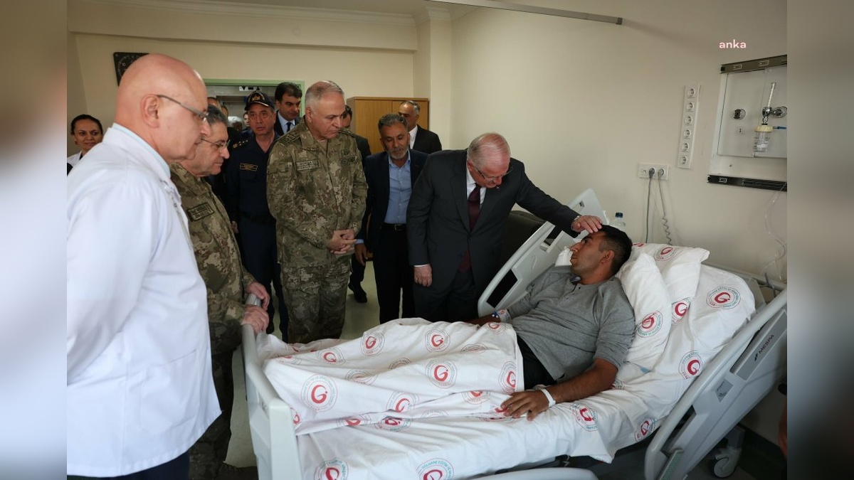 Güler, metan gazından zehirlenen Mehmetçikleri GATA'da ziyaret etti