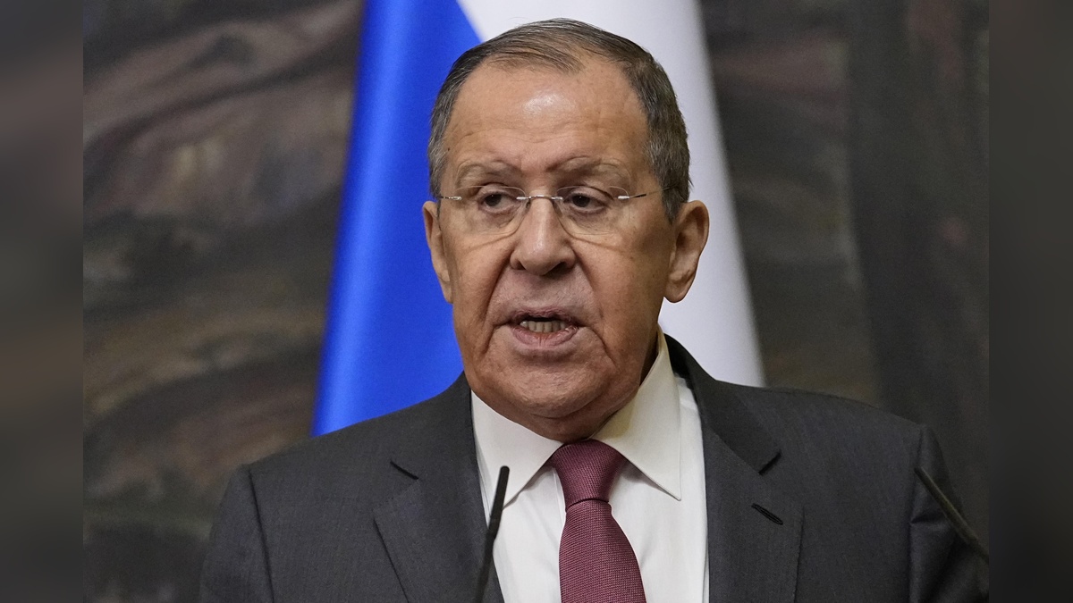 Lavrov: İran'a zenginleştirilmiş uranyum konusunda yardımcı olabiliriz