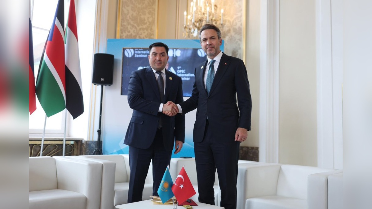 Bayraktar, Kazakistan Enerji Bakanı Akkenzhenov ile görüştü