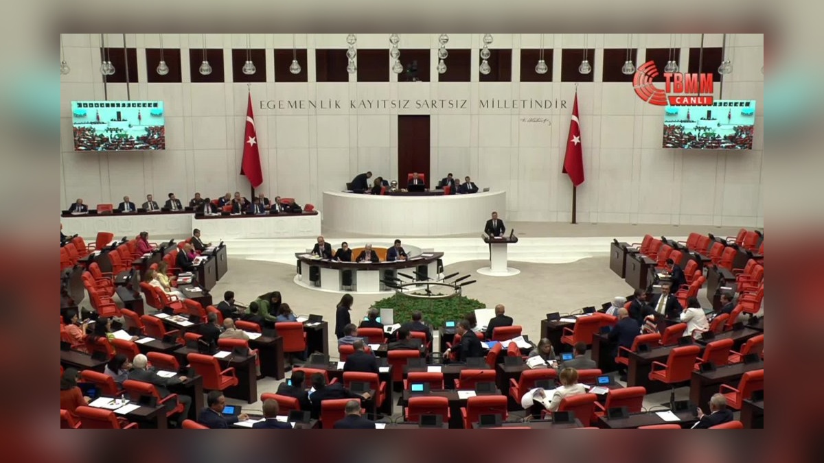 TBMM'de Torba Kanun Teklifi Tartışmaları: Askerî Terfiler ve Emekli Maaşları Gündemde