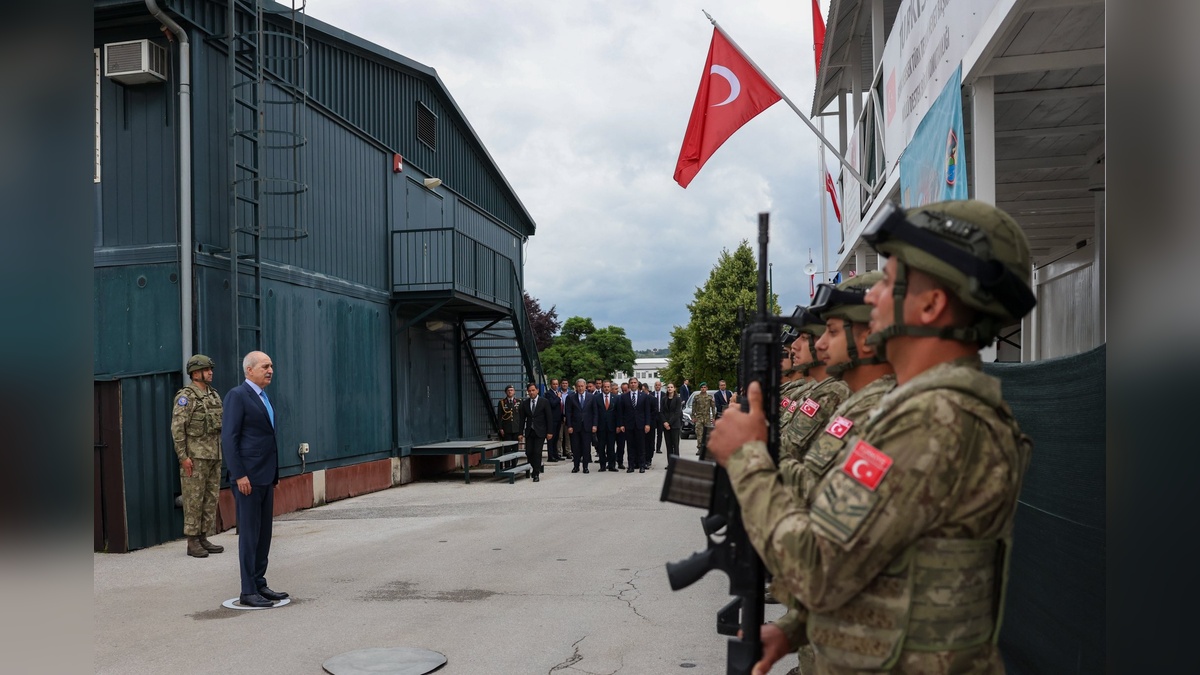 Kurtulmuş, Saraybosna'da EUFOR Türk Temsil Heyeti'ni ziyaret etti
