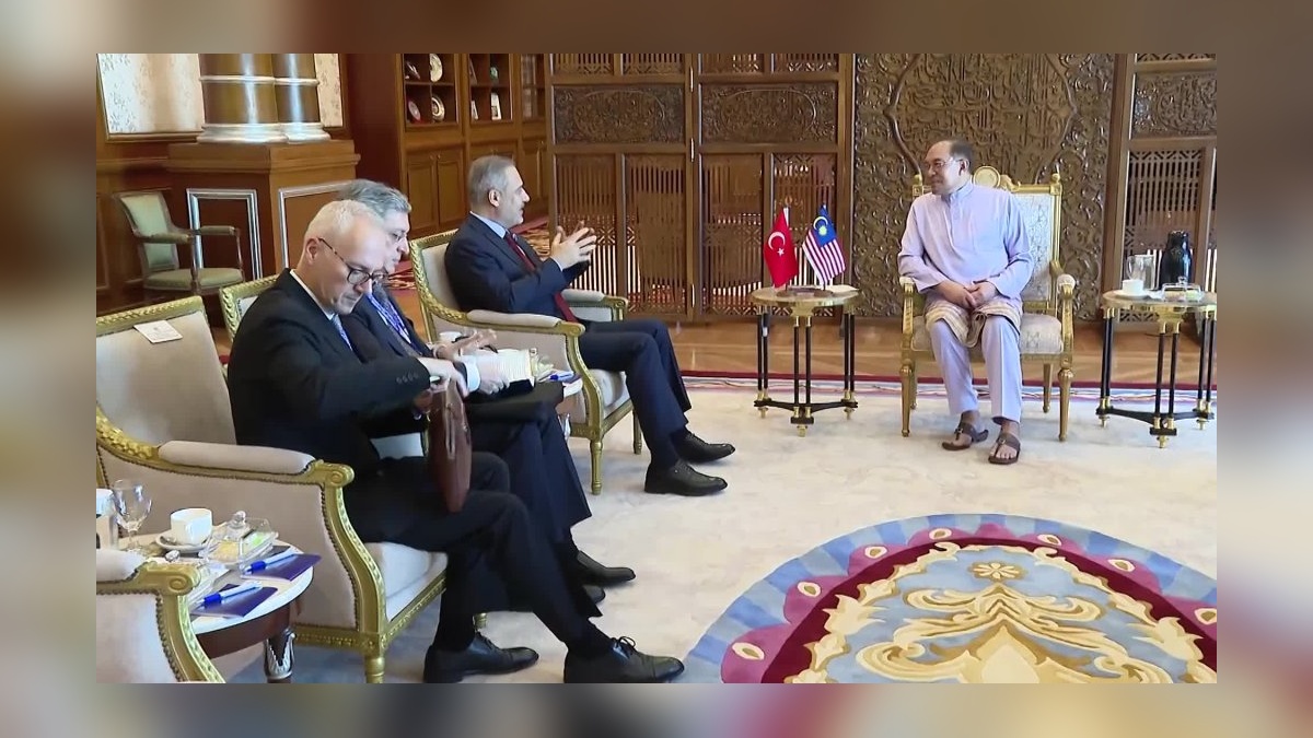 Hakan Fidan, Kuala Lumpur'da Enver İbrahim tarafından kabul edildi