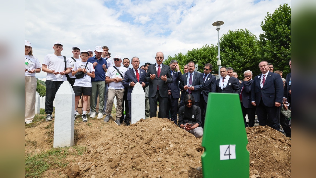 Kurtulmuş, Srebrenitsa'da şehitleri andı