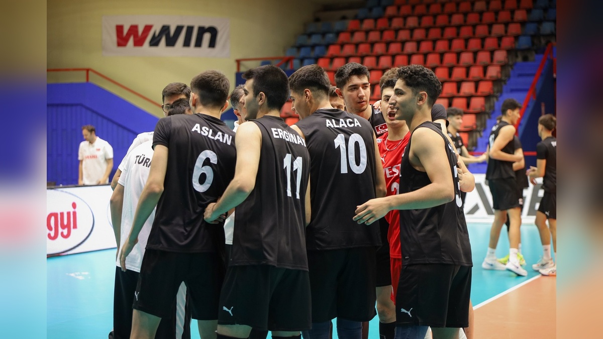 U19 Milli Voleybol Takımı, Balkan Şampiyonası'nda yarı finale yükseldi