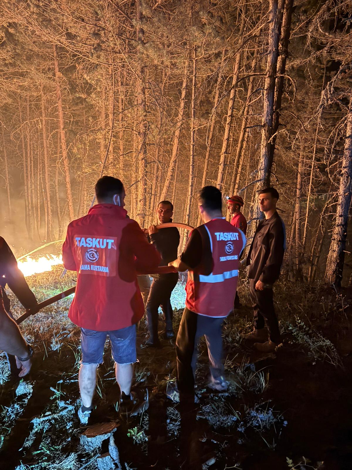 Yangına Müdahale Eden Vali ve Gençler: Görev Değil Vicdan Meselesi
