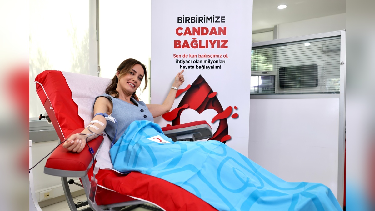 Ünlü isimler Kızılay'a kan bağışında bulundu: 'Birbirimize candan bağlıyız'