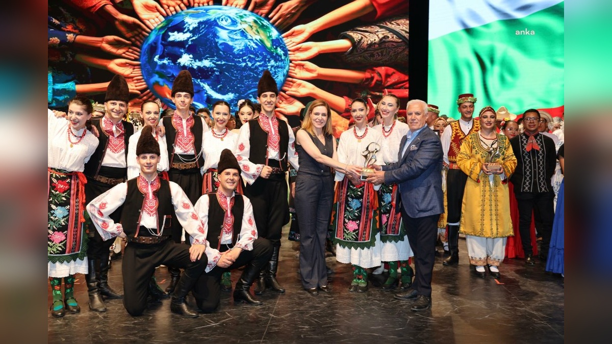 Bulgaristan, 37. Uluslararası Altın Karagöz Halk Dansları Yarışması'nda birinci oldu