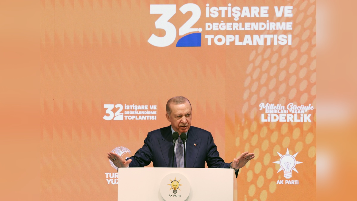Erdoğan: Kartlar yeniden karılıyor, Türkiye'yi iç gündemiyle meşgul edip değişimin dışında bırakmak istiyorlar