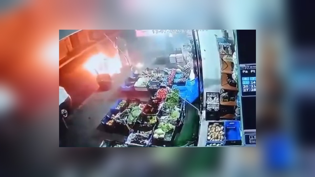 Küçükçekmece'de markete molotofkokteyl saldırısı: İş yeri sahibi ateşi söndürdü