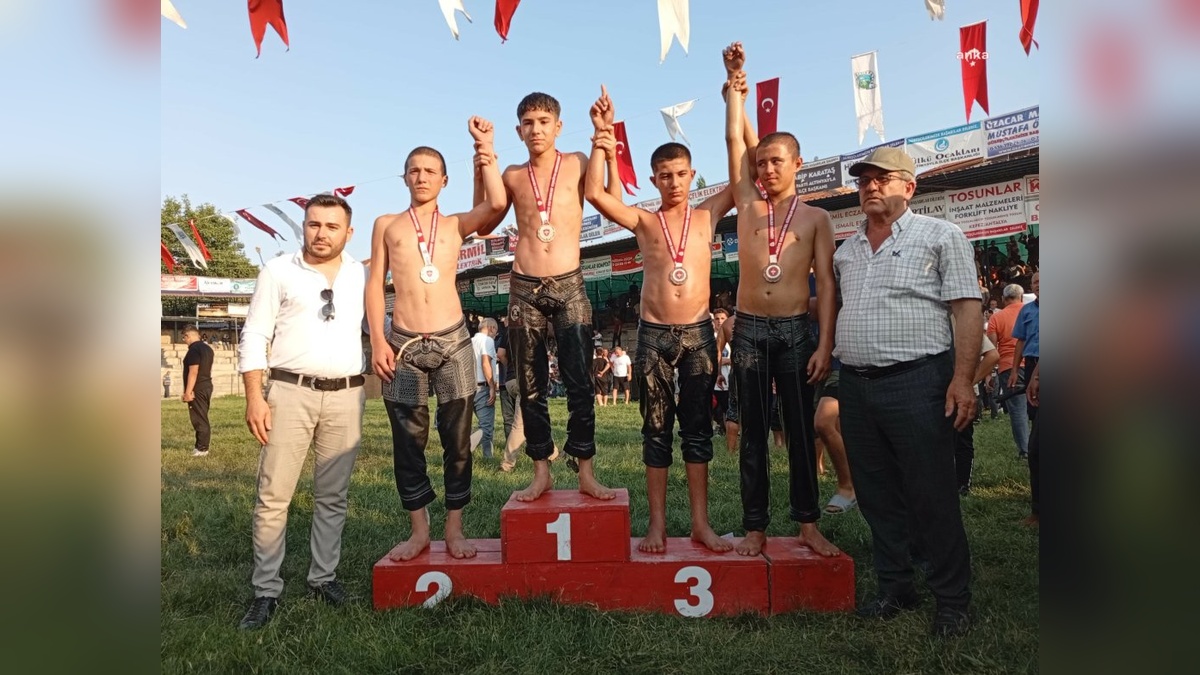 Manavgatlı güreşçiler Altınyayla'dan çifte madalya ile döndü