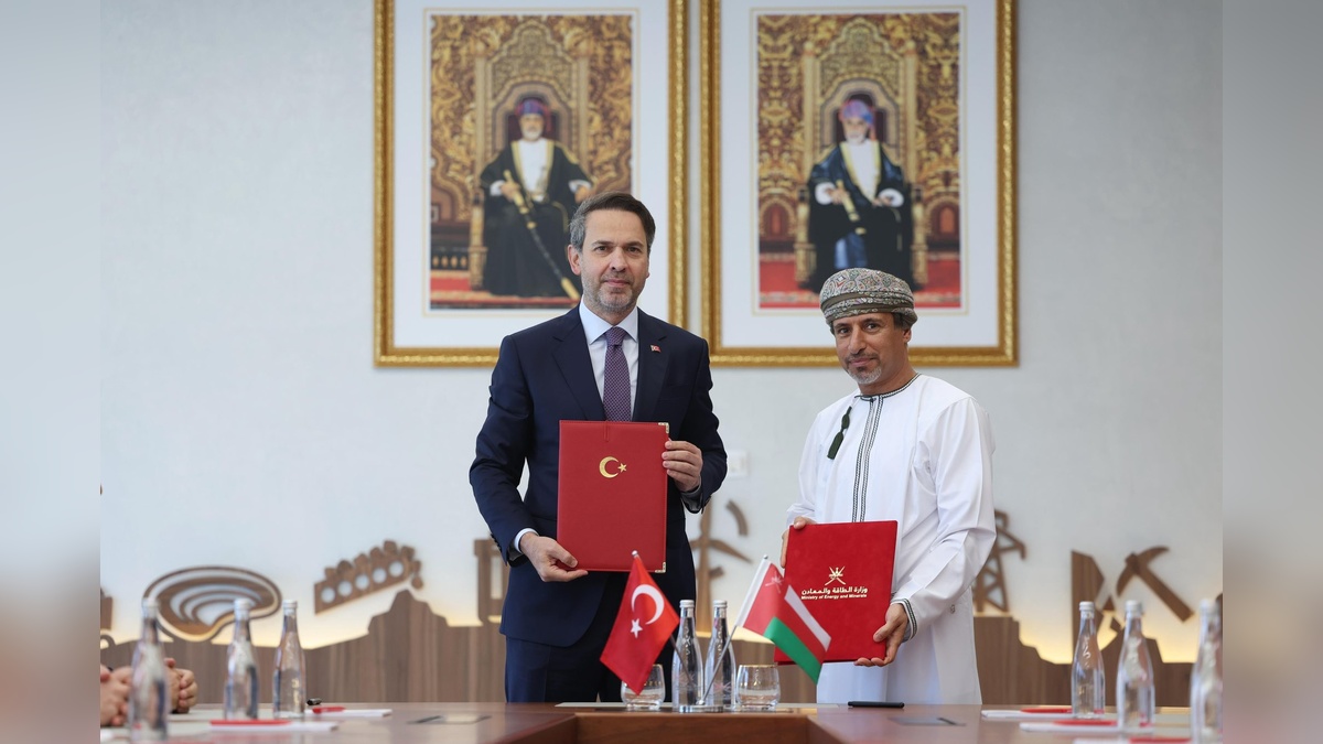 Bayraktar, Umman'da Enerji İşbirliği Anlaşması İmzaladı