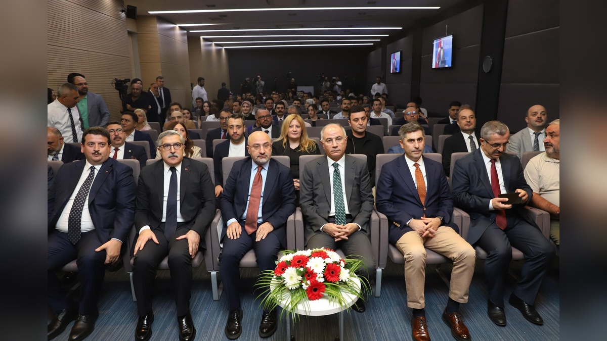 Ala: 15 Temmuz, Vatana İhanettir