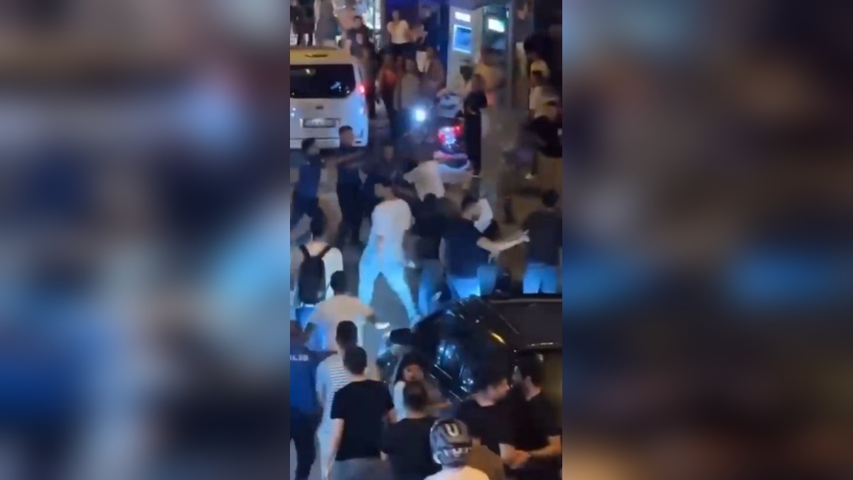 Bayrampaşa'da polis uyarısına saldırı: 7 gözaltı
