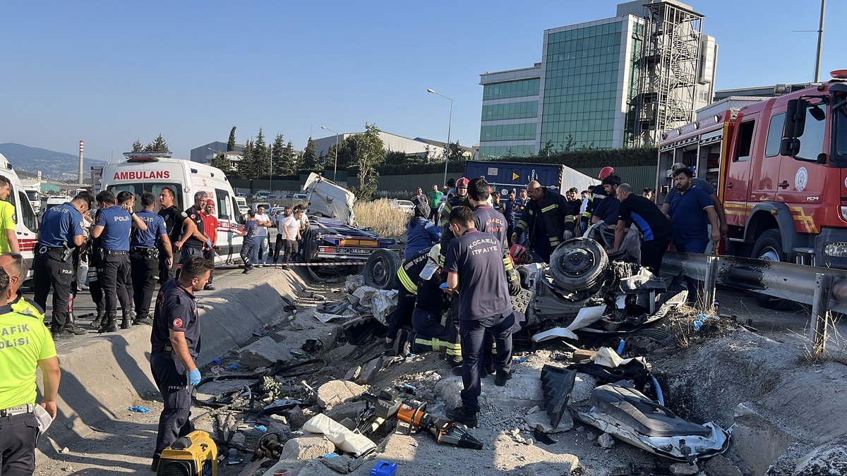 Dilovası'nda zincirleme kaza: 5 ölü, 1 yaralı
