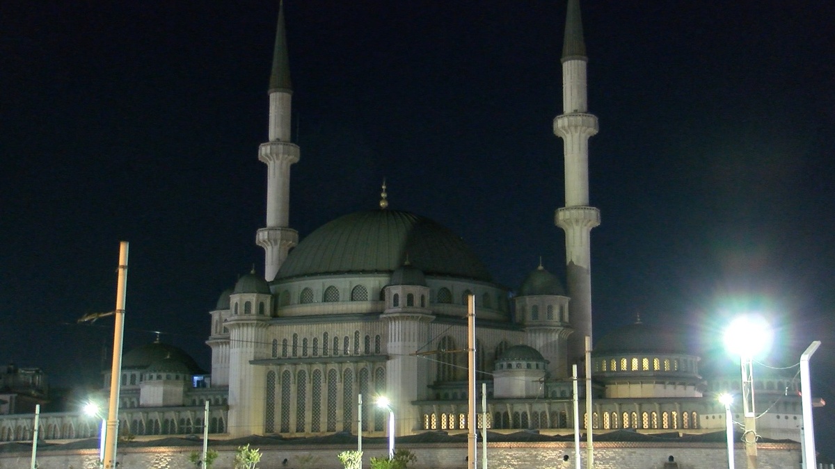 15 Temmuz şehitleri için sela okundu