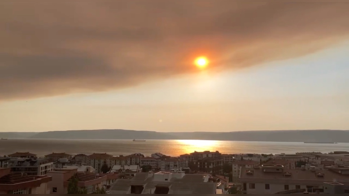 Çanakkale Boğazı duman altında: Şarköy yangını nedeniyle havadan müdahale durdu