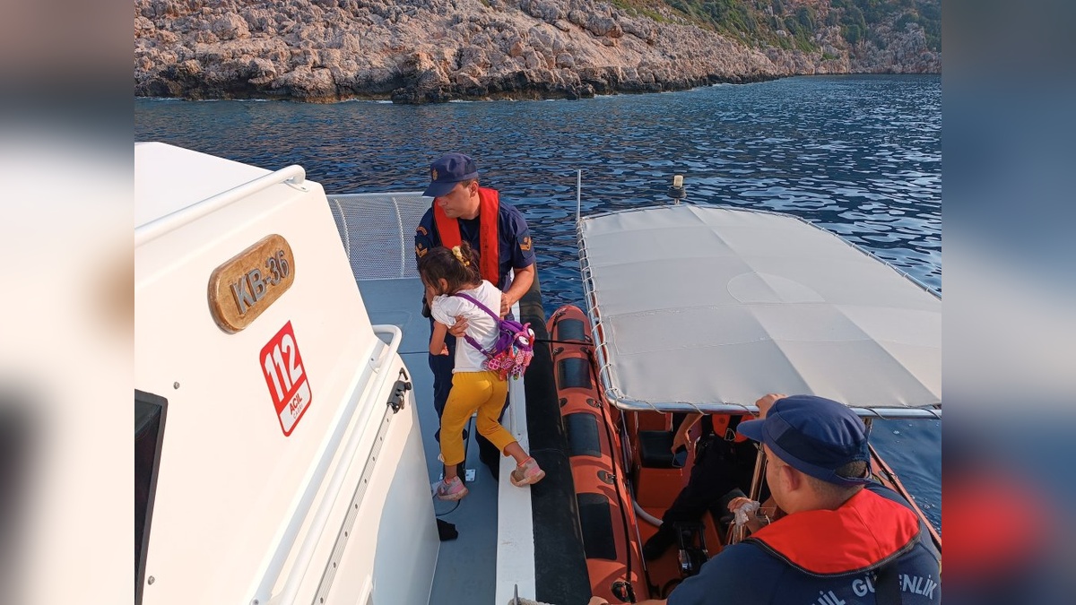 Kaş'ta 21 Afgan göçmen yakalandı