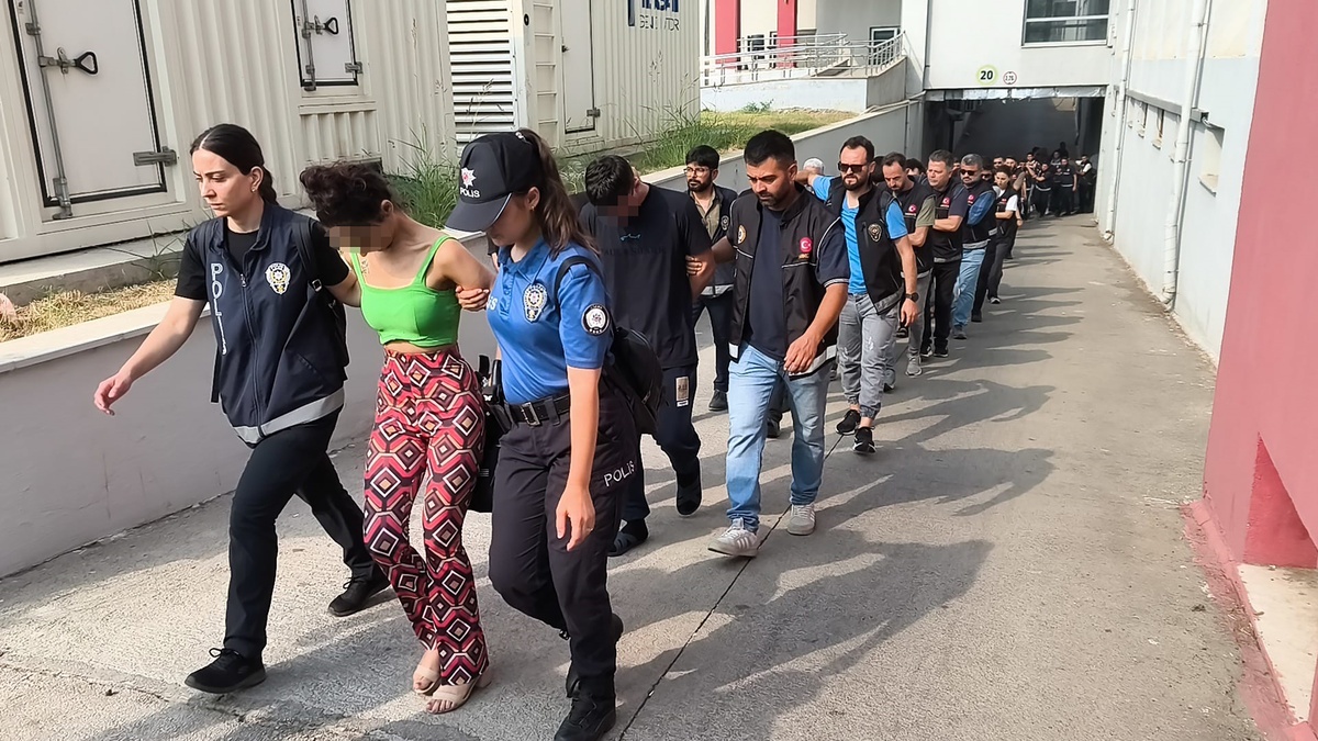 Adana merkezli uyuşturucu operasyonu: 41 şüpheli adliyeye sevk edildi