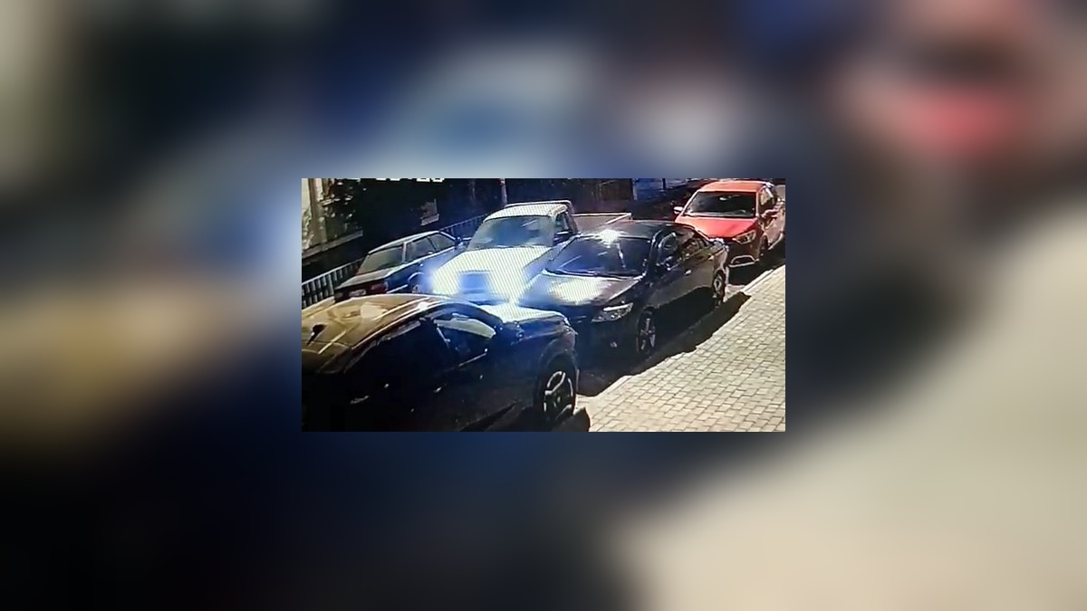 avcılar'da kaza: kamyonet sürücüsü otomobile çarptı, kaçtı