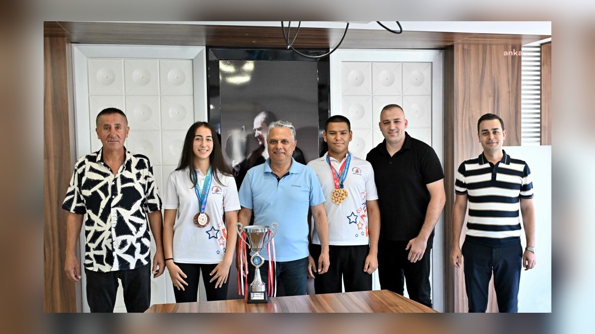 Lara Naz Senekci ve Mehmet Ündar Türkiye şampiyonu oldu