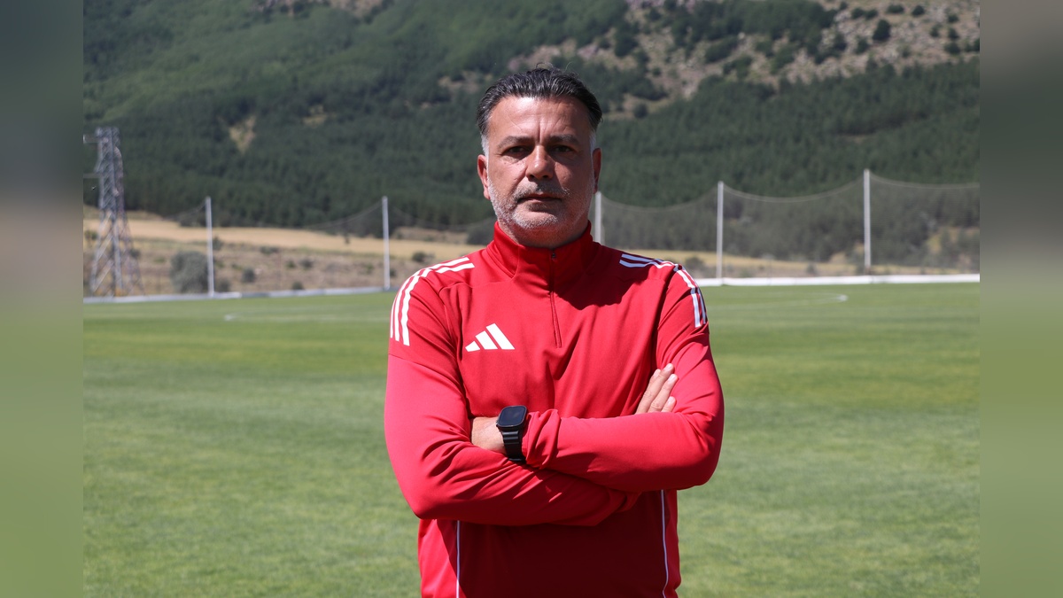 Hatayspor Teknik Direktörü Şahin: Aynı grupla düştüğümüz yere geri çıkmak için çalışacağız