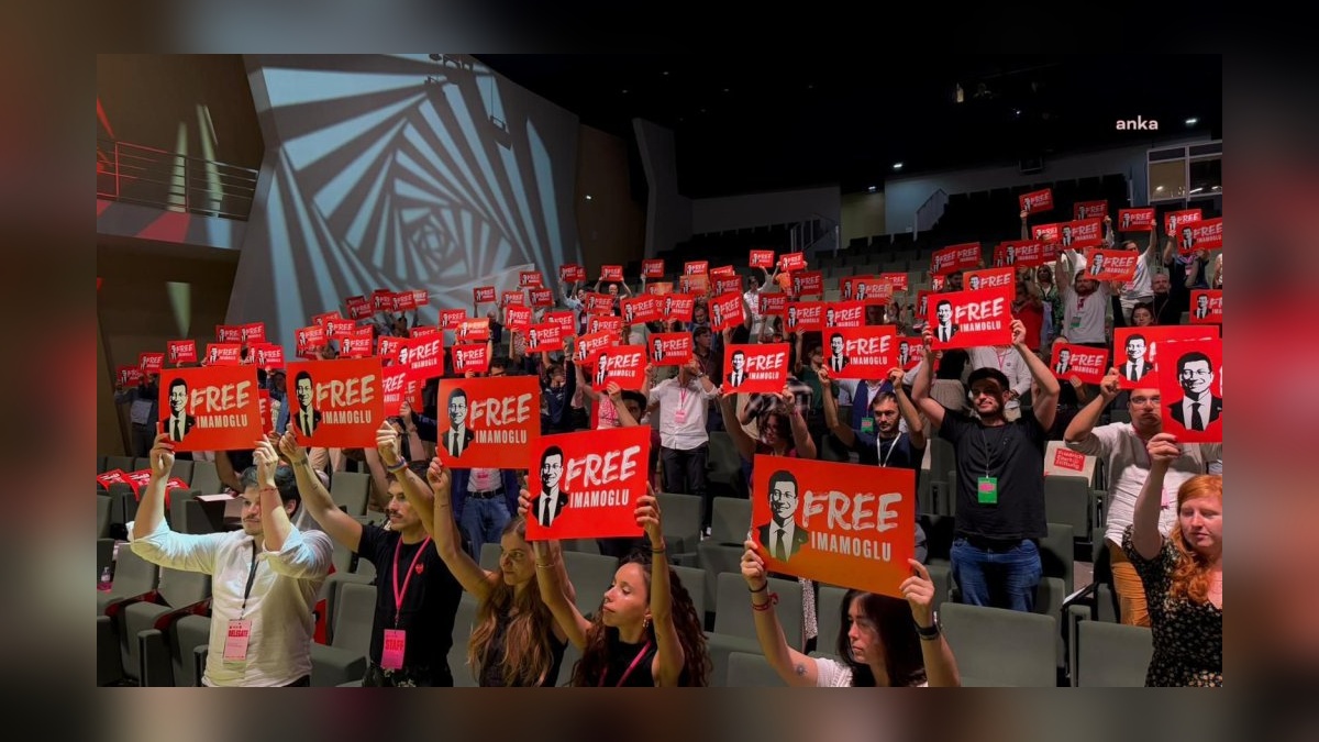 Paris'te YES Kongresi'nde İmamoğlu'na özgürlük çağrısı