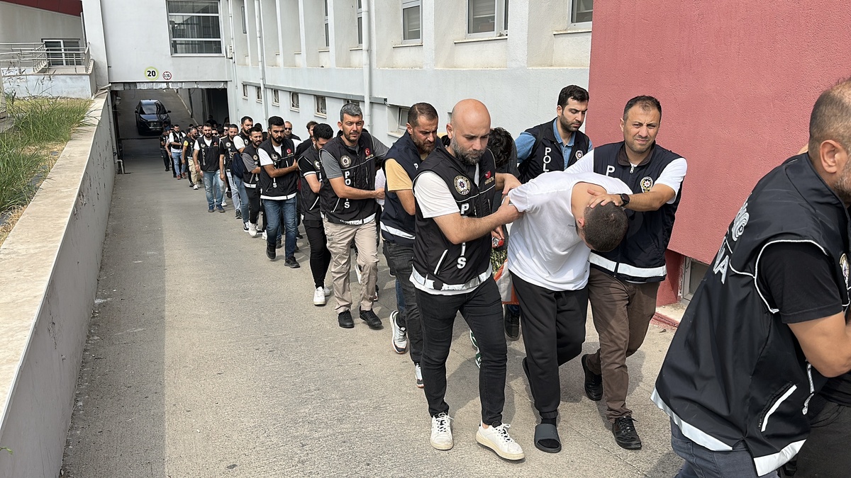 Adana merkezli operasyonda 152 'torbacı' tutuklandı