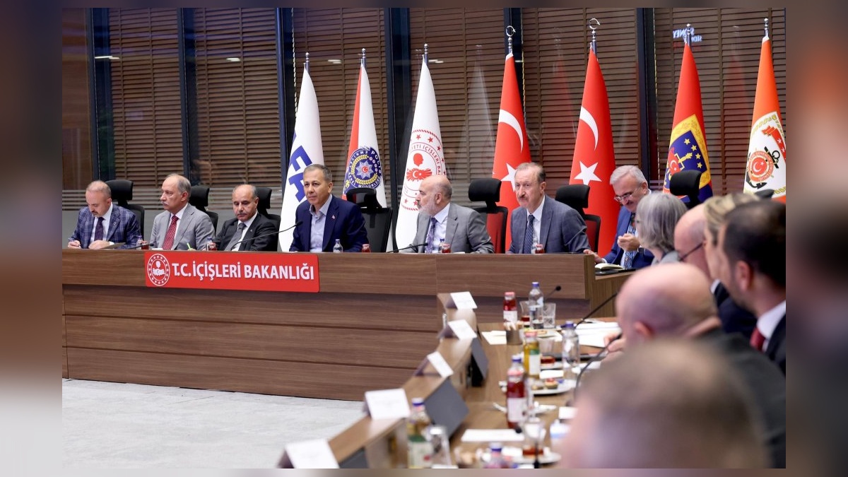 Yerlikaya: Sahipsiz hayvanların bakımı insani ve hukuki sorumluluk