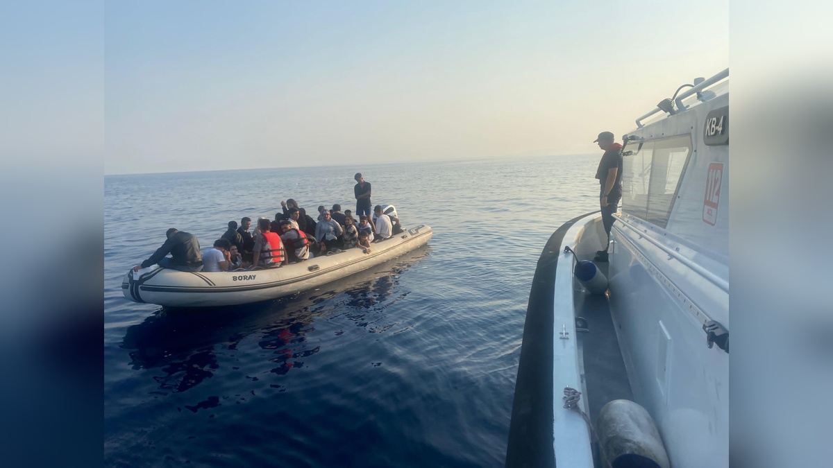 Bodrum'da motor arızası: 37 kaçak göçmen kurtarıldı