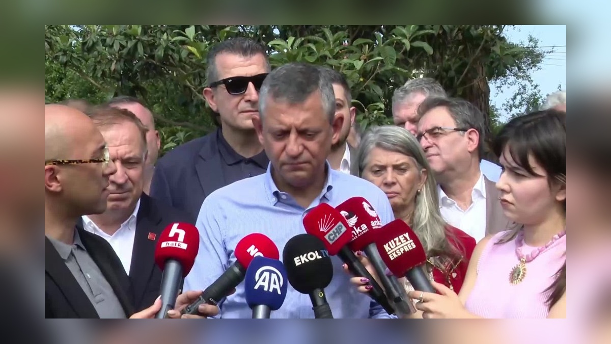 Özgür Özel'den Çalık'a destek: '12 yaşındaki çocuğu, 84 yaşındaki ananın yakasından düşün artık'
