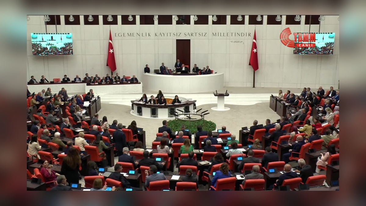 TBMM'de gerginlik: 'Süper İzin' yasalaştı