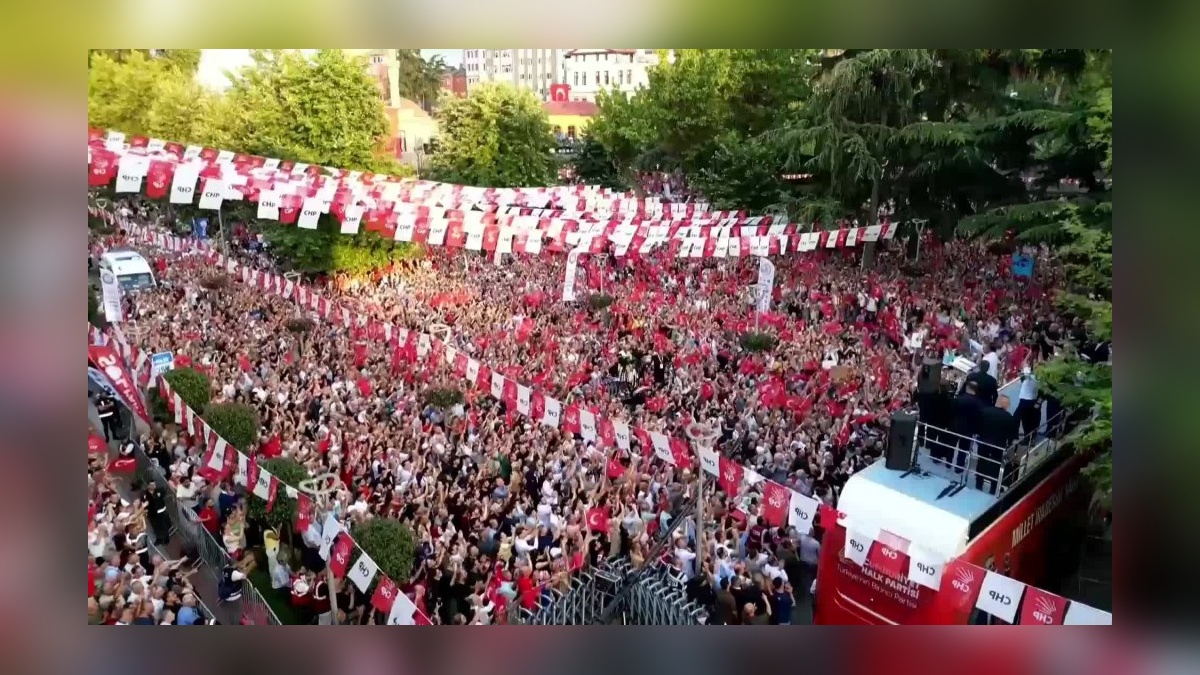 Özgür Özel'den Trabzon mitinginde Erdoğan'a sert sözler