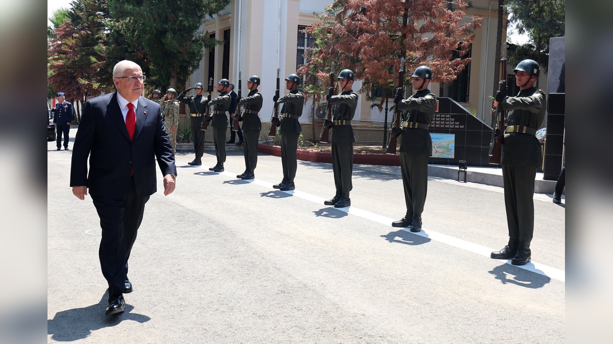 Güler, Gürak ve Kuvvet Komutanları KKTC'de 28'inci Mekanize Piyade Tümen Komutanlığı'nı ziyaret etti